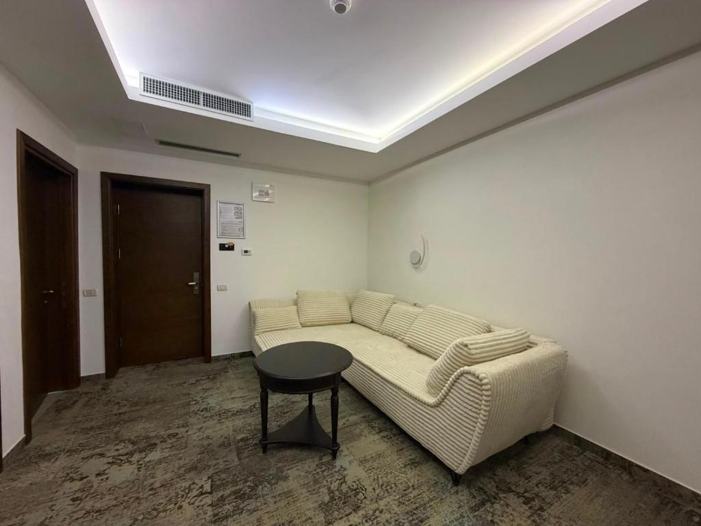 Apartament un dormitor si living 